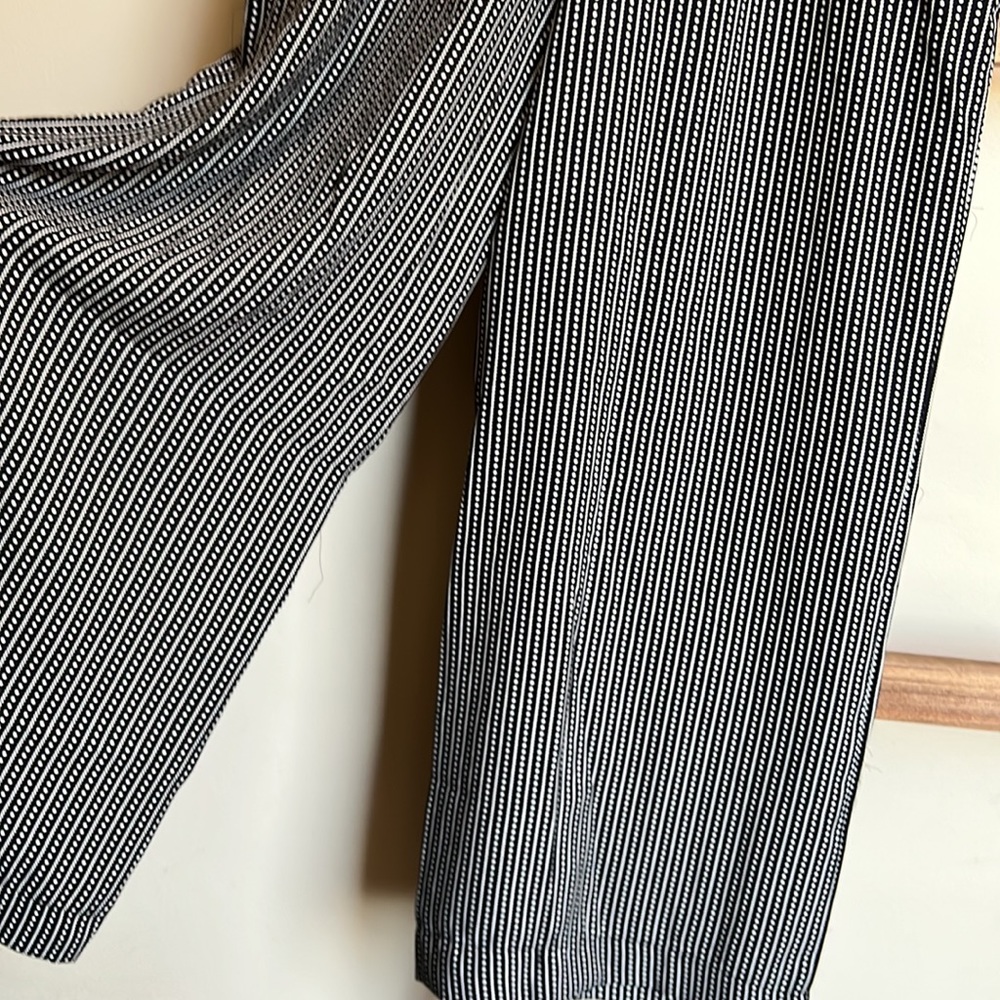 Max Studio Black/Cream V-Neck Jumpsuit. - Picture 8 of 10